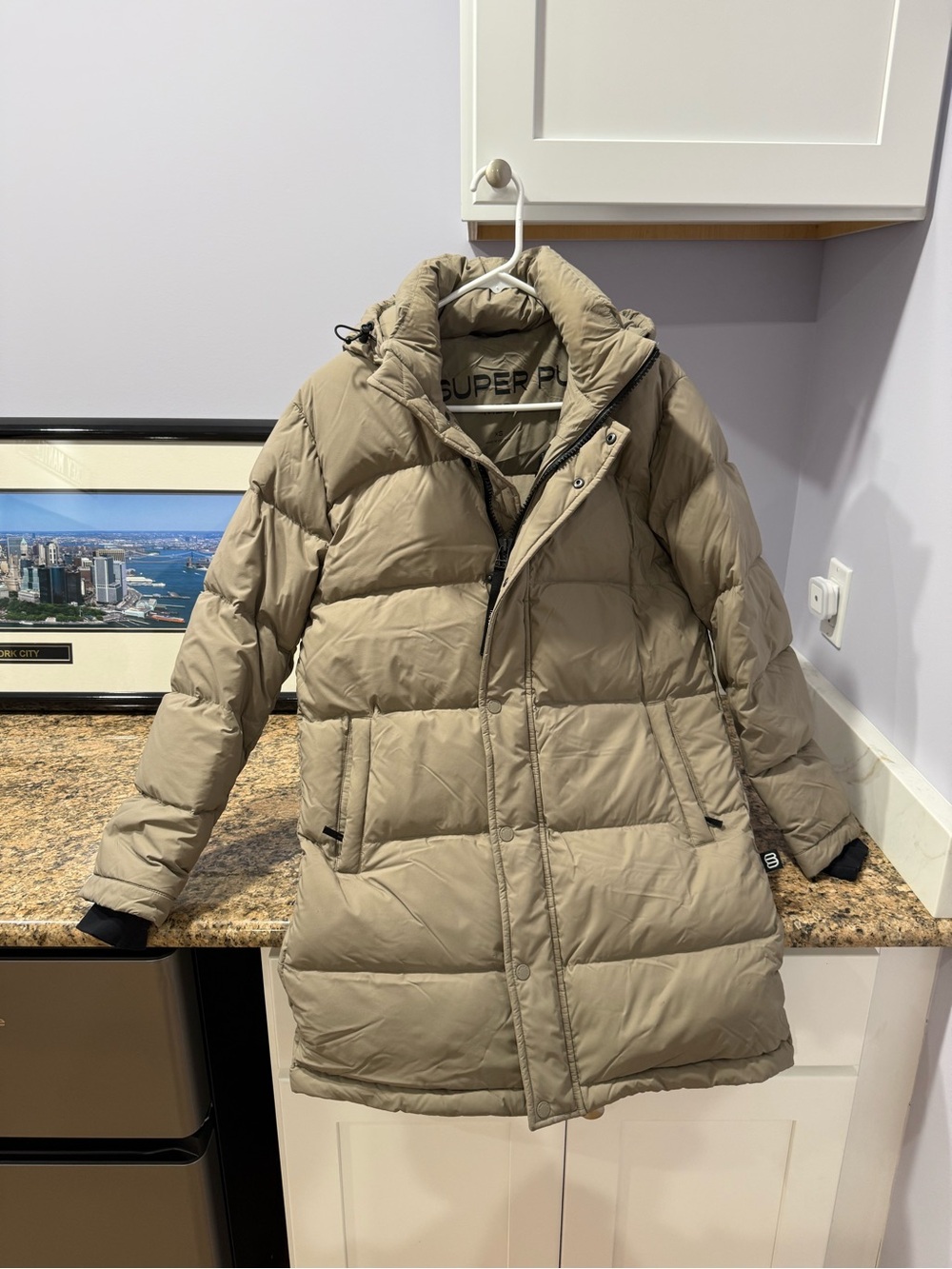 The super puff mid length (long), color modern taupe, xs.